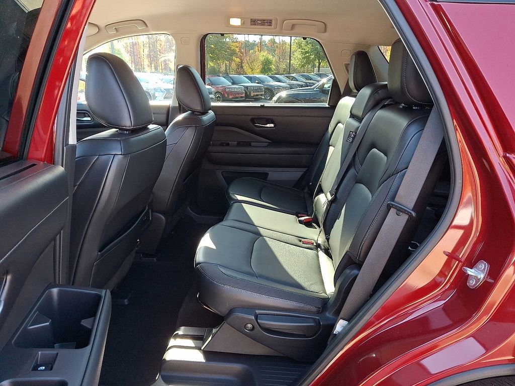 Used 2022 Nissan Pathfinder SL image 11