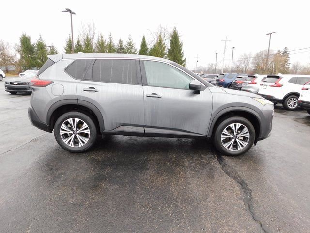 Used 2023 Nissan Rogue SV image 2