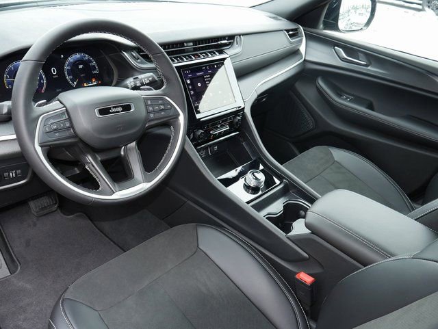 New 2025 Jeep Grand Cherokee L Altitude AWD/4WD image 17