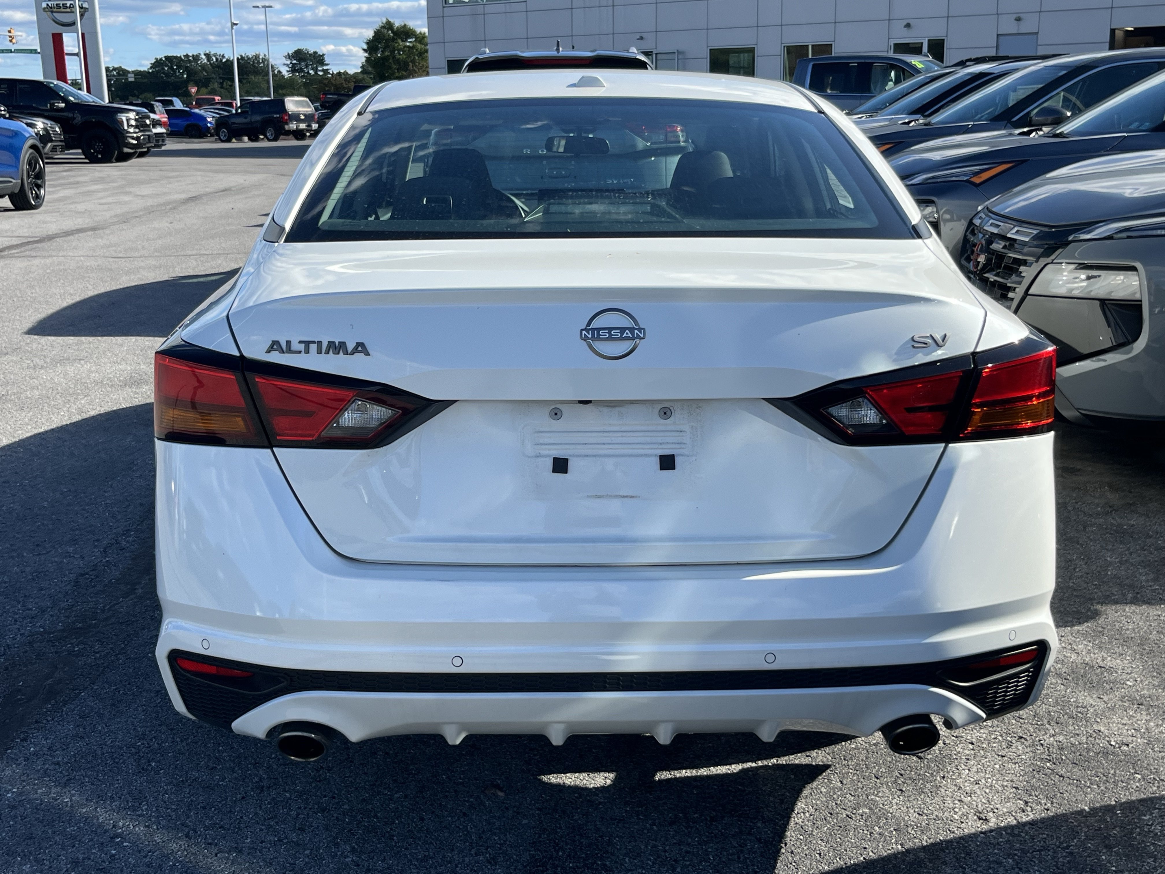 Used 2024 Nissan Altima 2.5 SV w/ SV Premium Package FWD image 4