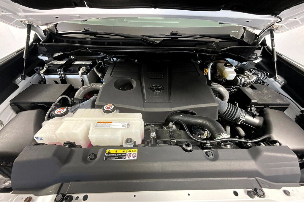 Used 2024 Toyota Tundra Limited w/ Power Package AWD/4WD image 9