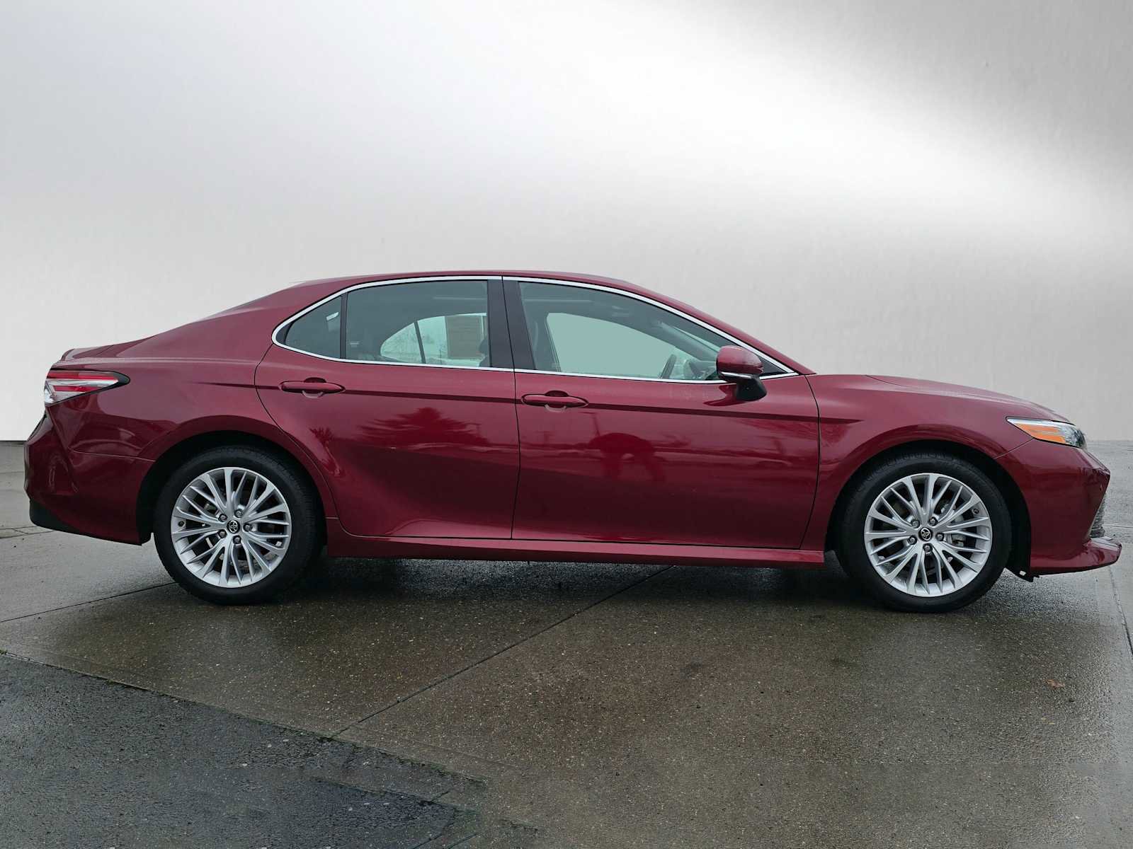 Certified 2018 Toyota Camry XLE image 2