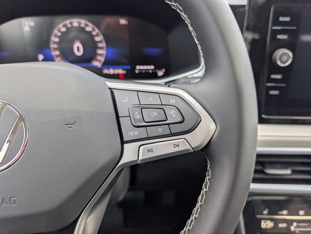 New 2026 Volkswagen Taos SE image 17