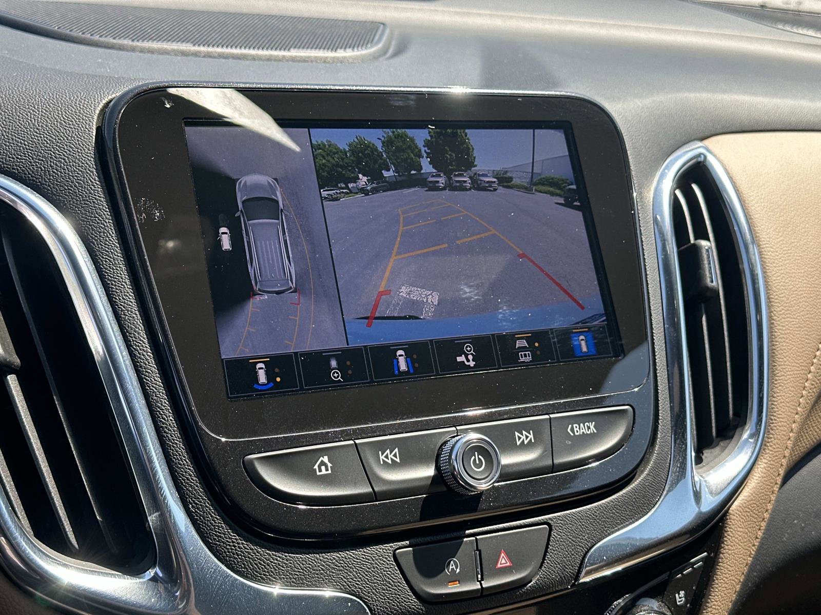 Used 2023 Chevrolet Equinox Premier image 14