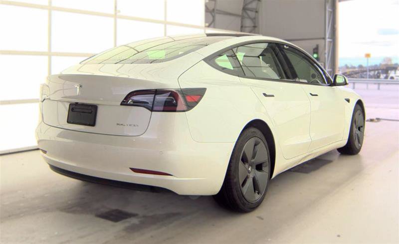 Used 2022 Tesla Model 3 Long Range AWD/4WD image 7