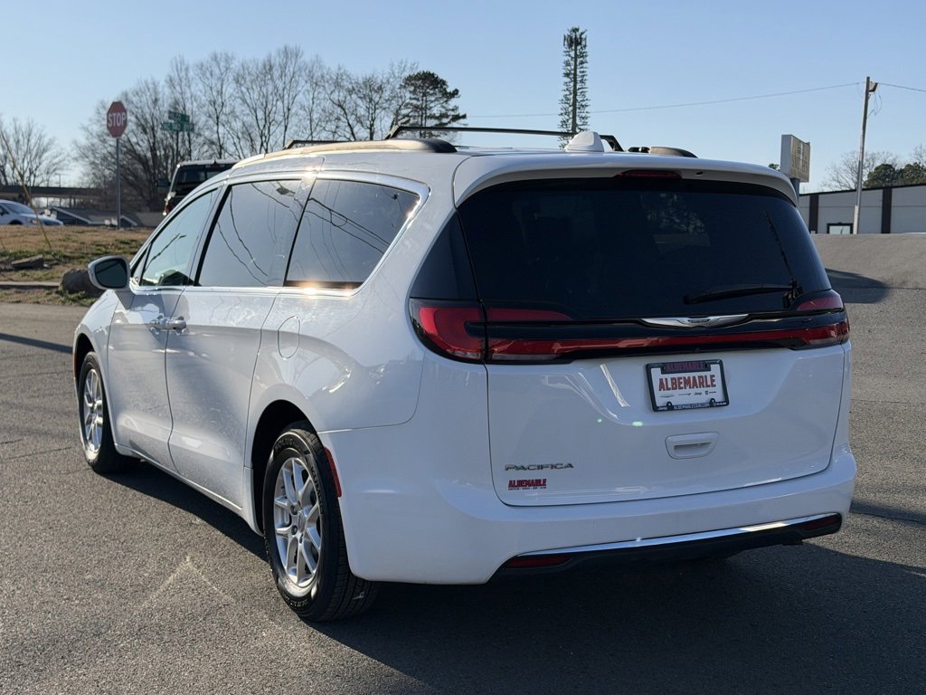 Used 2022 Chrysler Pacifica Touring-L image 7