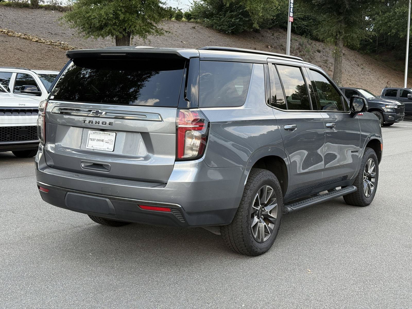 Used 2022 Chevrolet Tahoe Z71 w/ Luxury Package AWD/4WD image 5