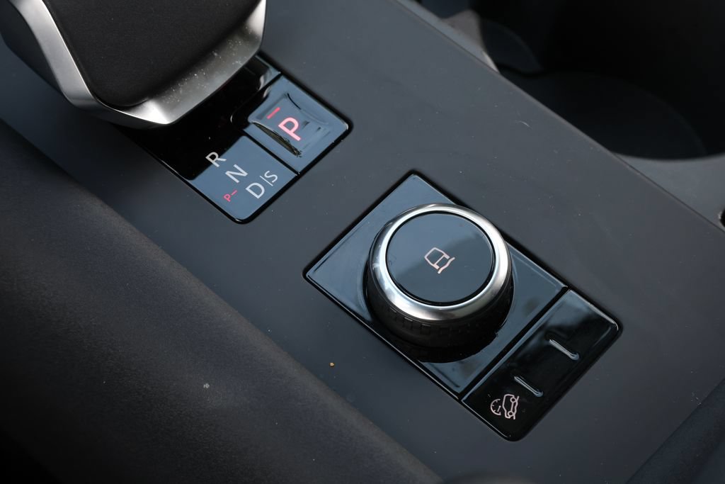 Used 2026 Land Rover Discovery Limited Edition AWD/4WD image 18