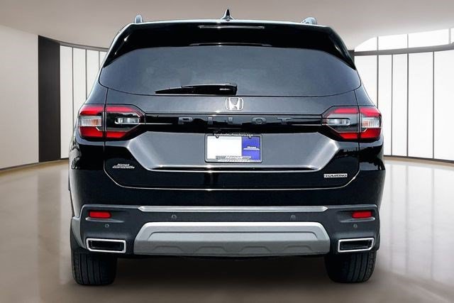 Certified 2025 Honda Pilot Touring image 5