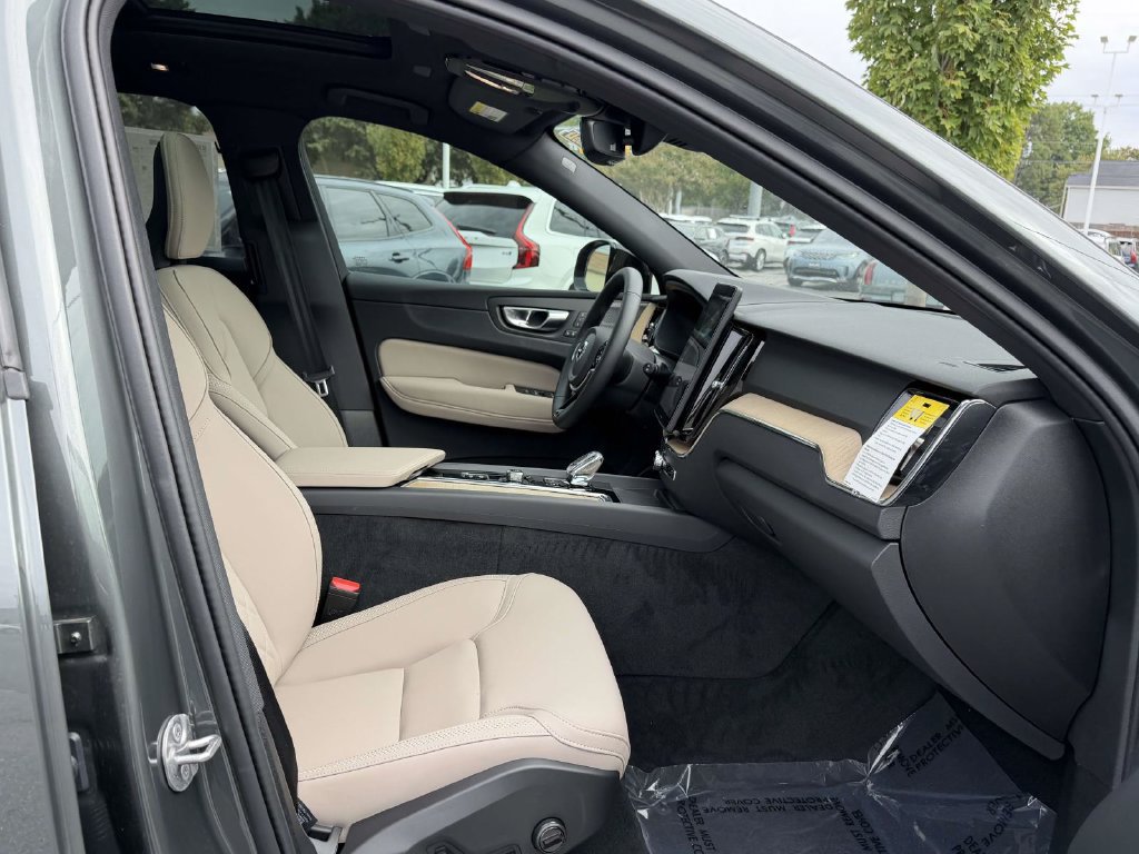 New 2026 Volvo XC60 B5 Plus w/ Climate Package AWD/4WD image 11