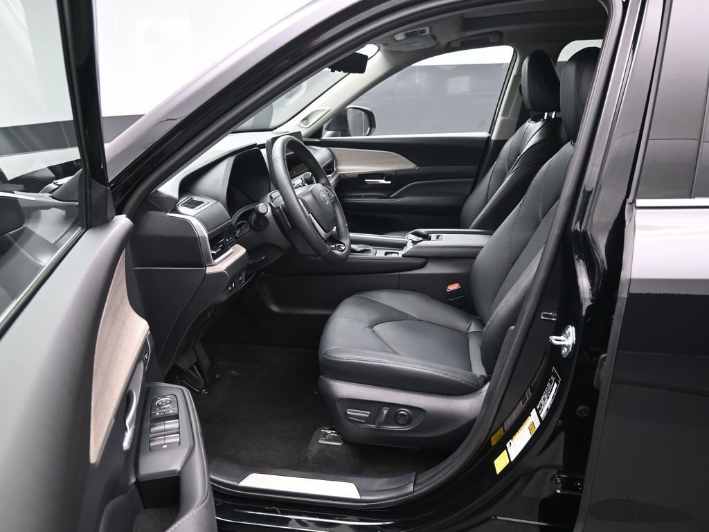 Certified 2026 Toyota Grand Highlander Platinum image 11