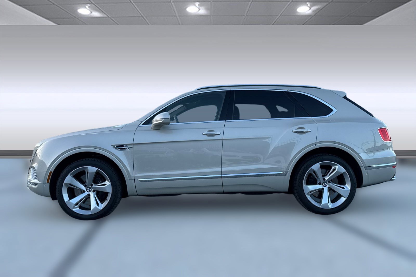 Used 2018 Bentley Bentayga image 2