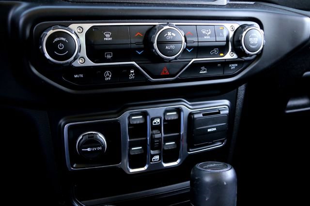 Used 2021 Jeep Gladiator Overland w/ Popular Equipment Package AWD/4WD image 18
