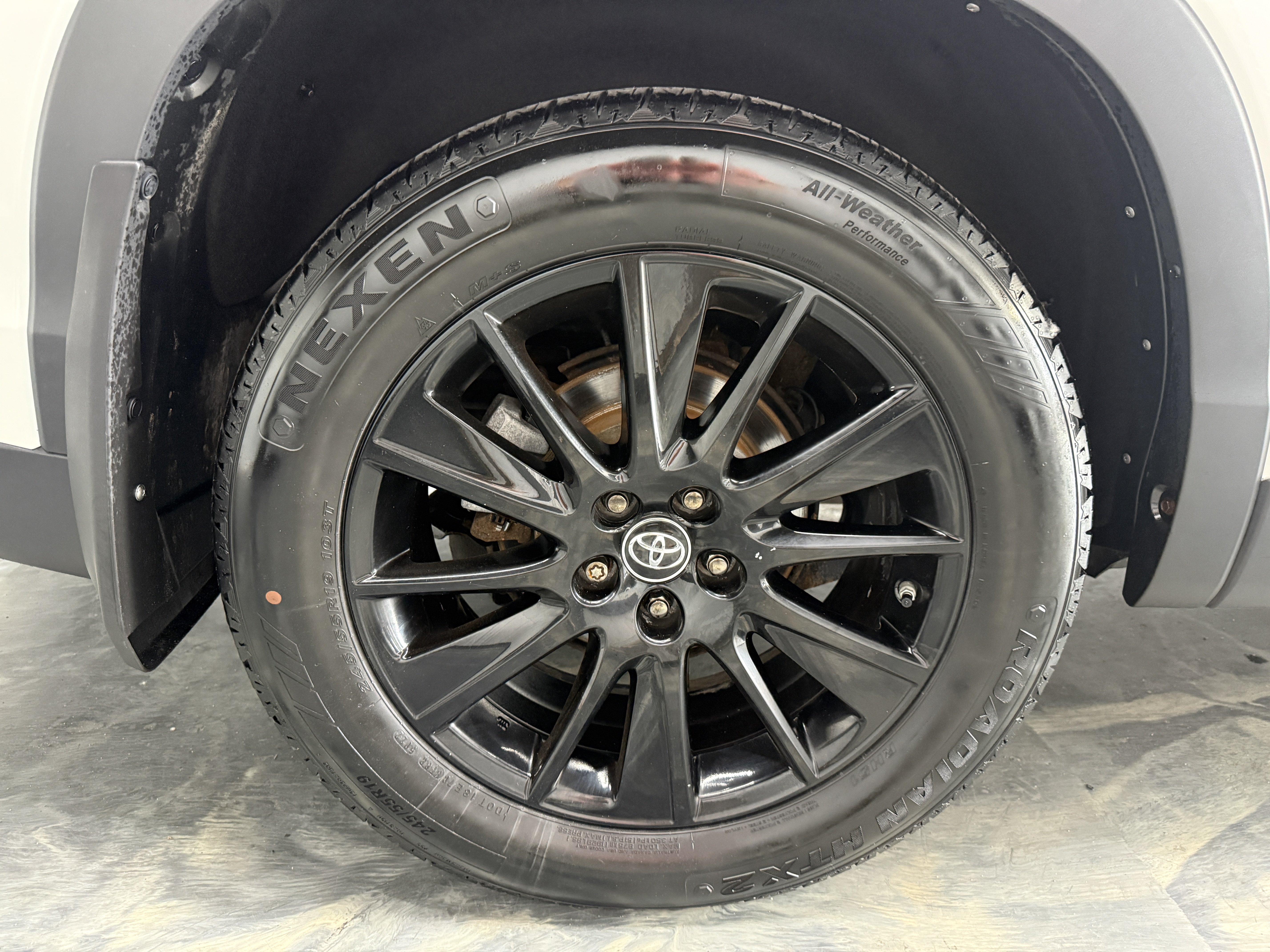 Used 2019 Toyota Highlander XLE AWD/4WD image 27