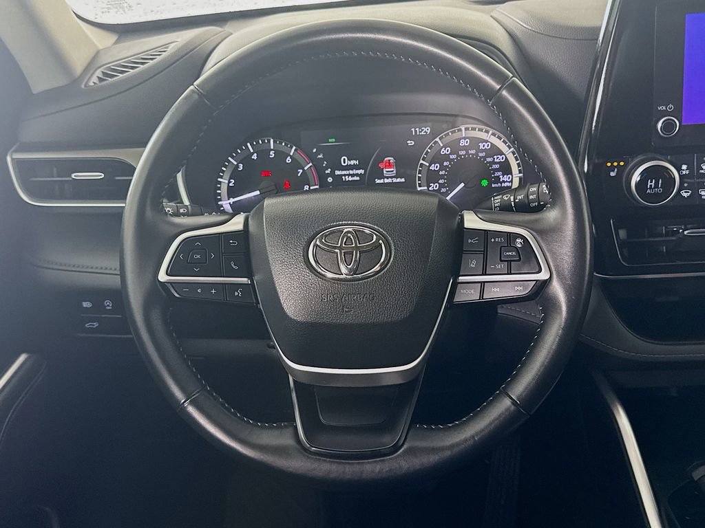 Used 2023 Toyota Highlander XLE image 14