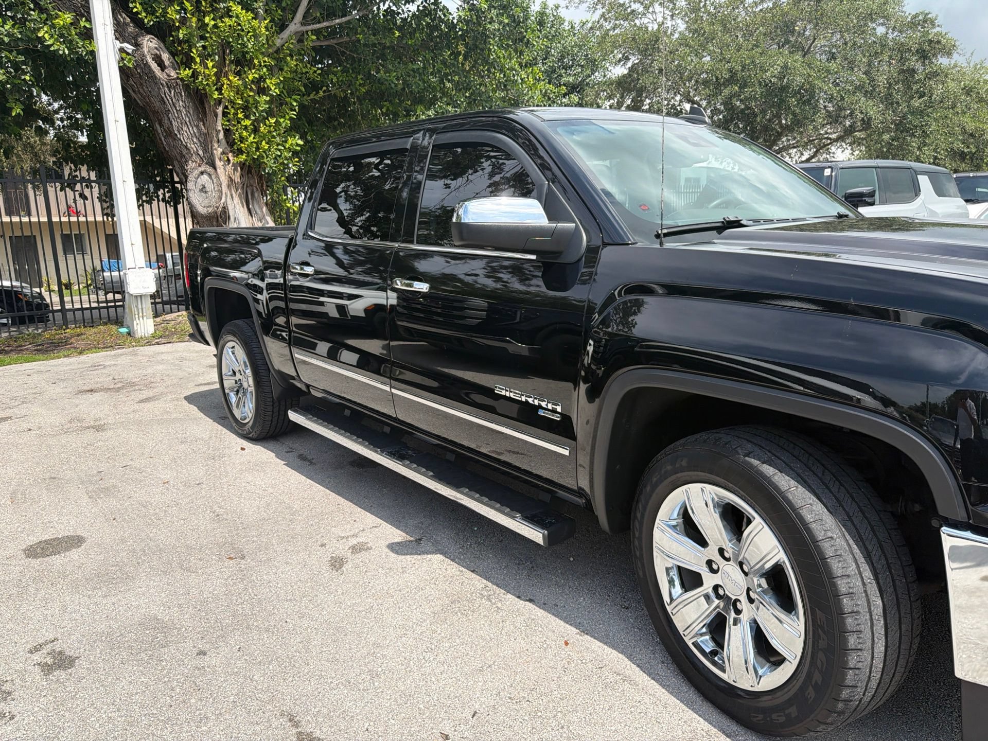Used 2018 GMC Sierra 1500 SLT w/ Enhanced Driver Alert Package RWD image 10