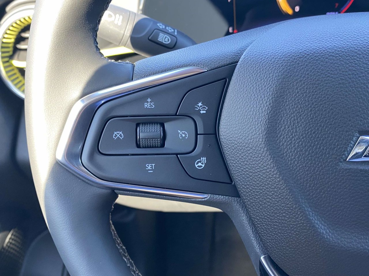 New 2026 Chevrolet Trax ACTIV w/ Sunroof Package FWD image 20