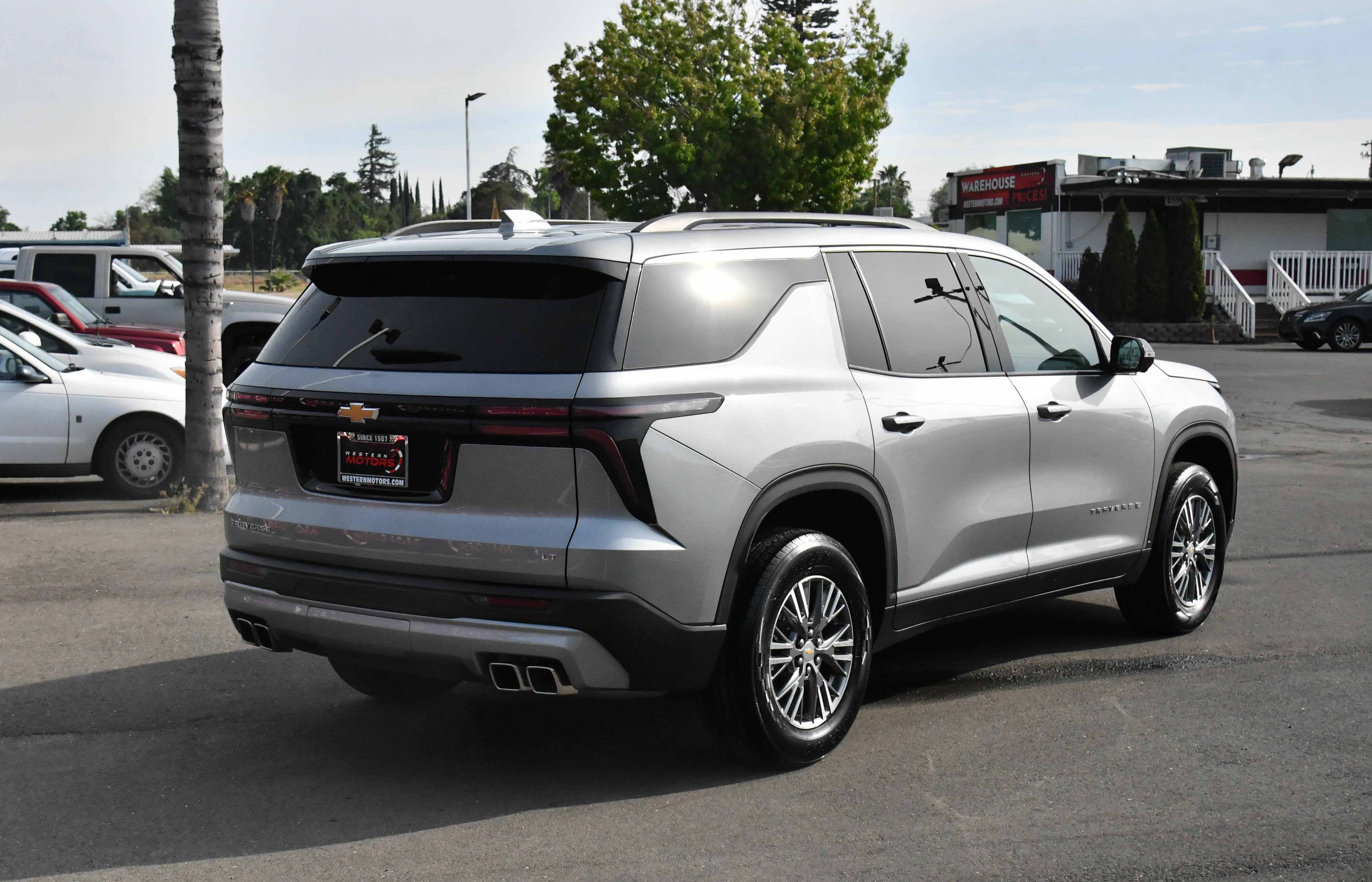 Used 2024 Chevrolet Traverse LT image 8