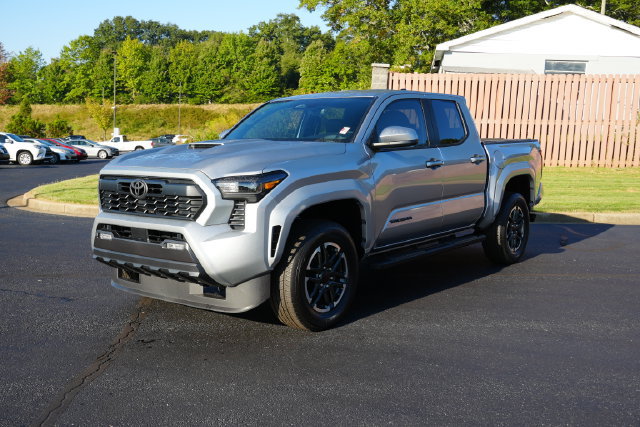 Used 2025 Toyota Tacoma TRD Sport AWD/4WD image 3