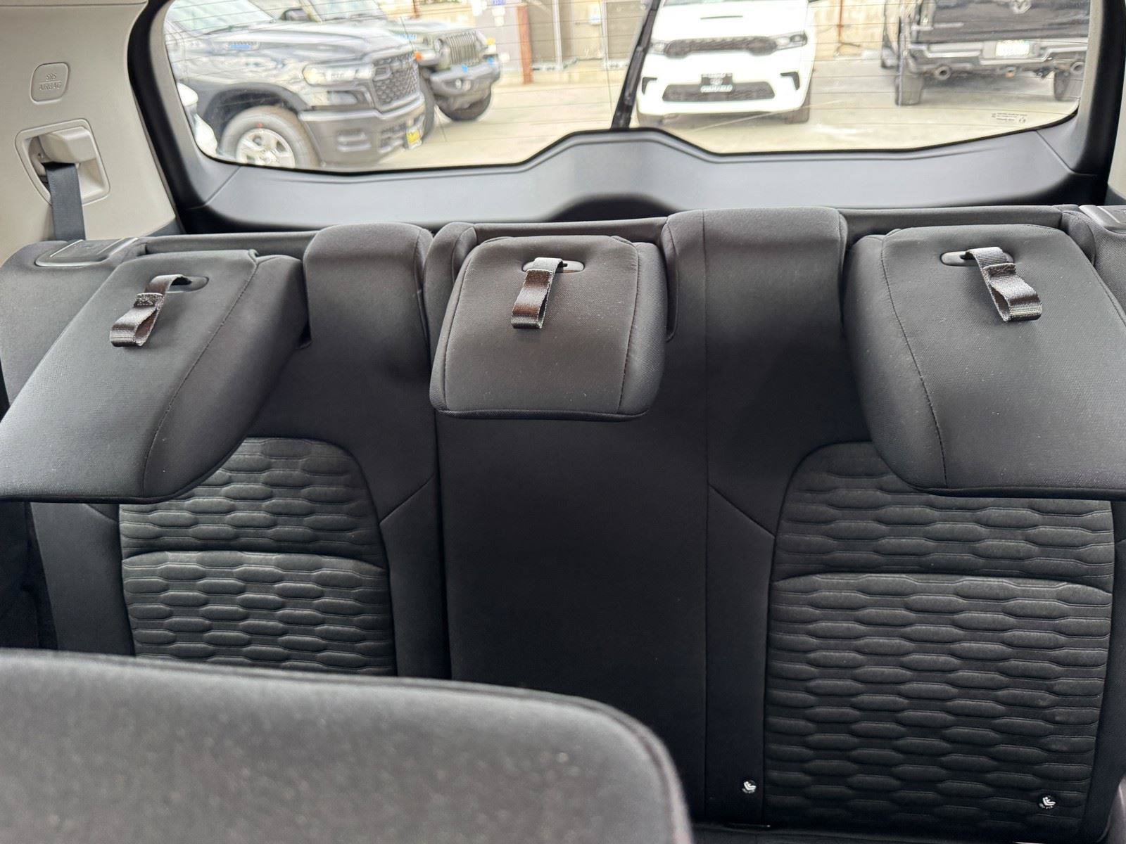 Used 2022 Nissan Pathfinder SV FWD image 15