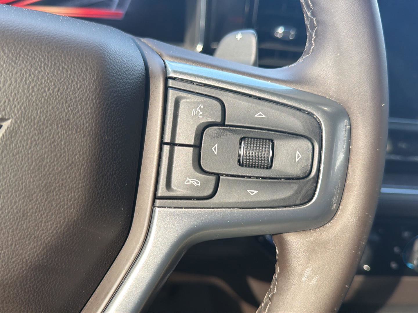 Used 2025 Chevrolet Silverado 1500 LTZ AWD/4WD image 13