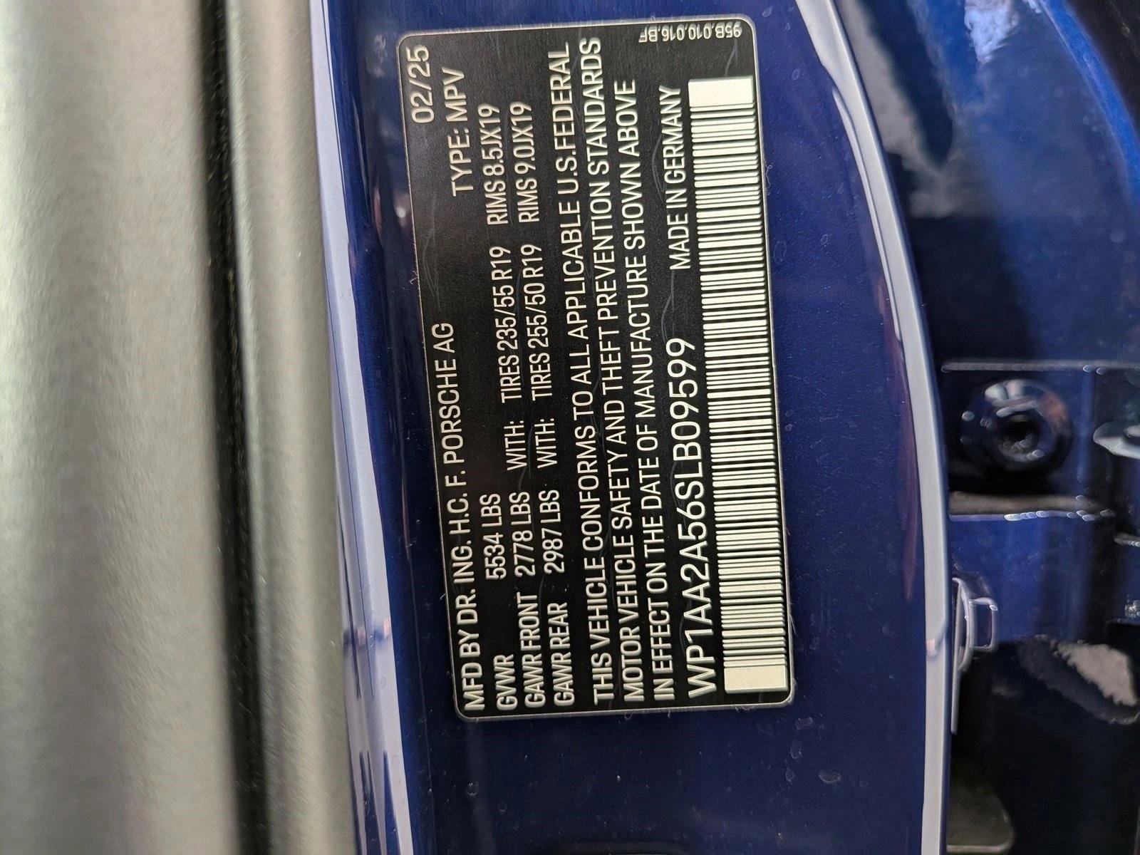 Certified 2025 Porsche Macan AWD/4WD image 27