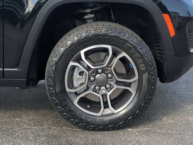 Used 2022 Jeep Grand Cherokee Trailhawk AWD/4WD image 11