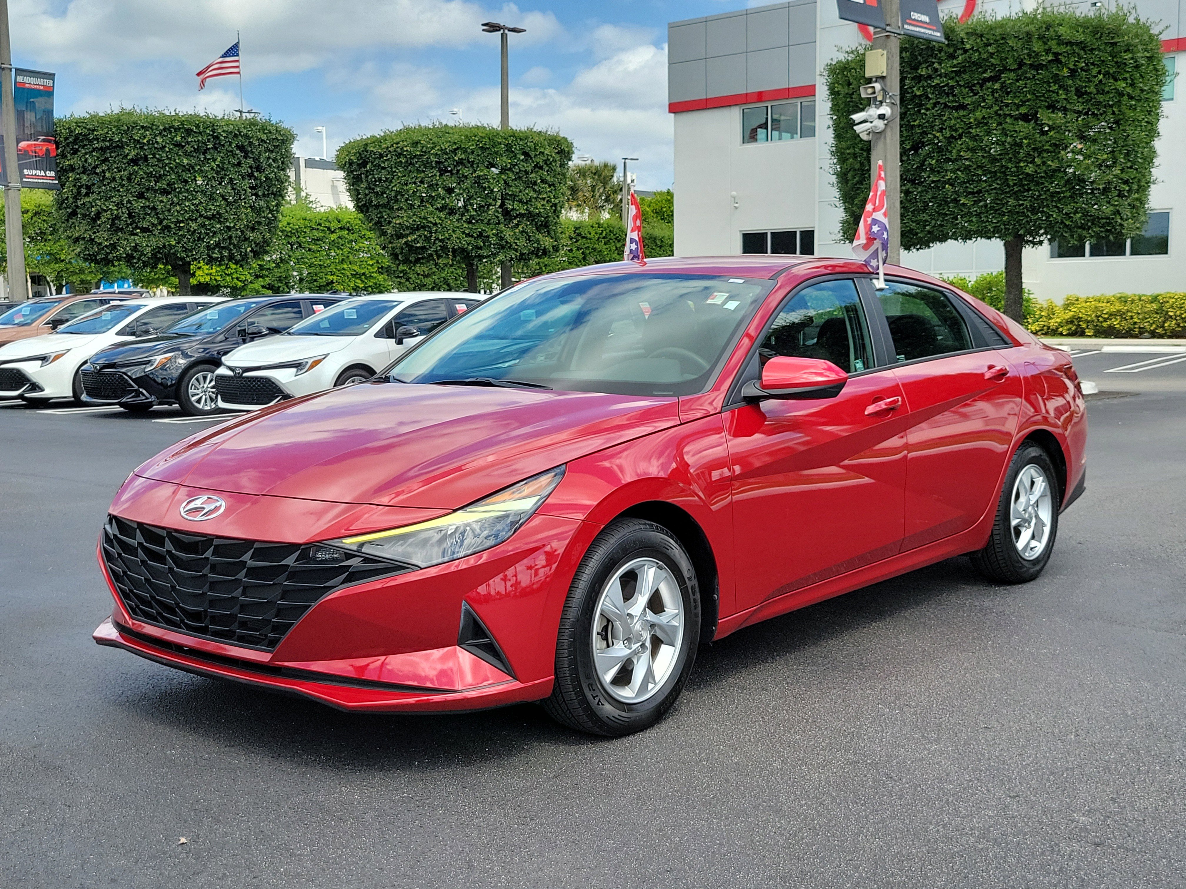 Used 2021 Hyundai Elantra SE w/ Cargo Package FWD image 6