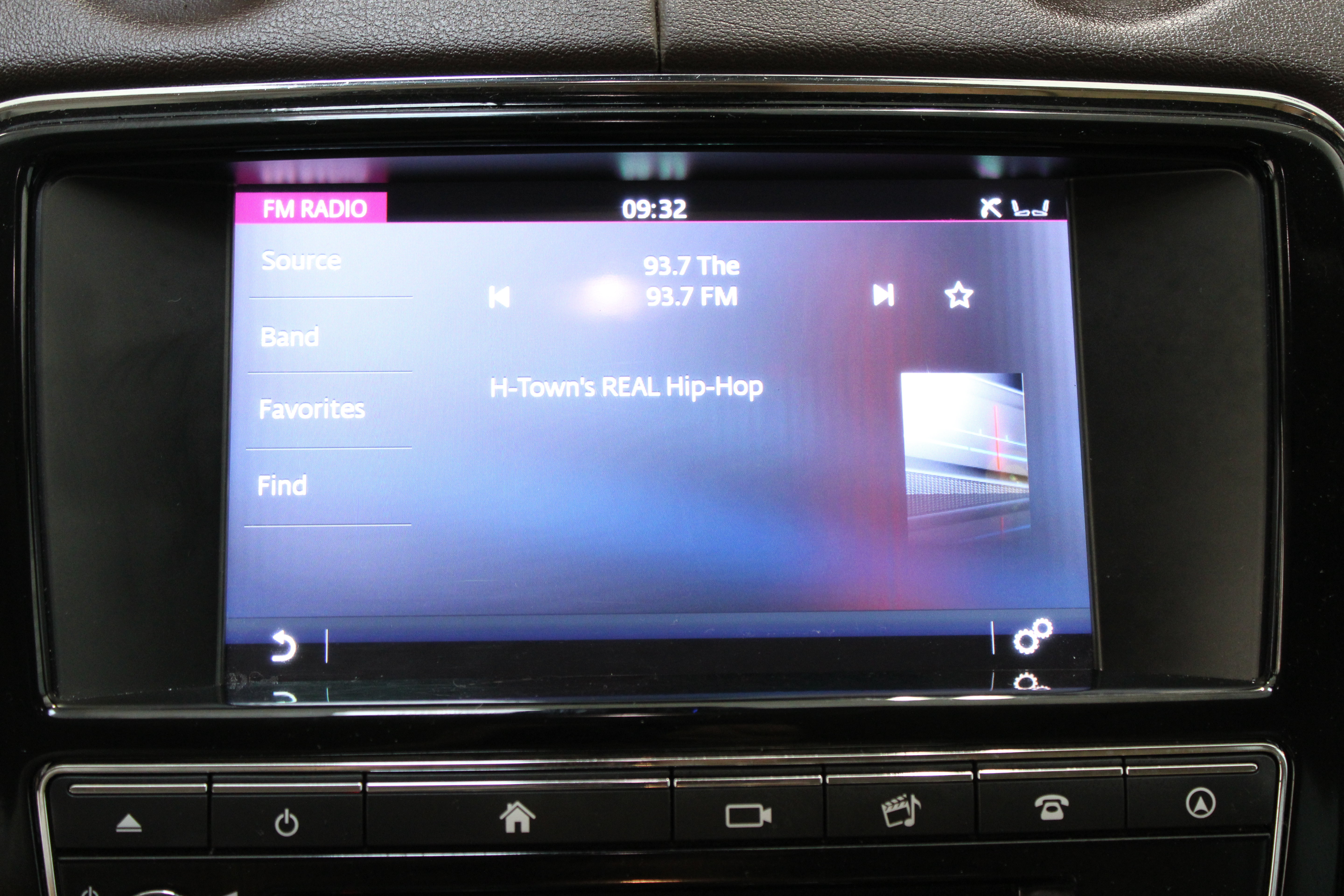 Used 2016 Jaguar XJ R-Sport RWD image 19