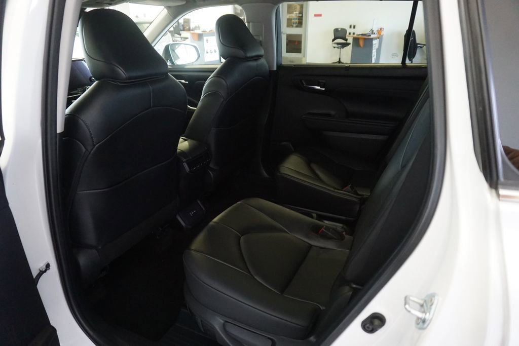 Certified 2024 Toyota Highlander XLE AWD/4WD image 23