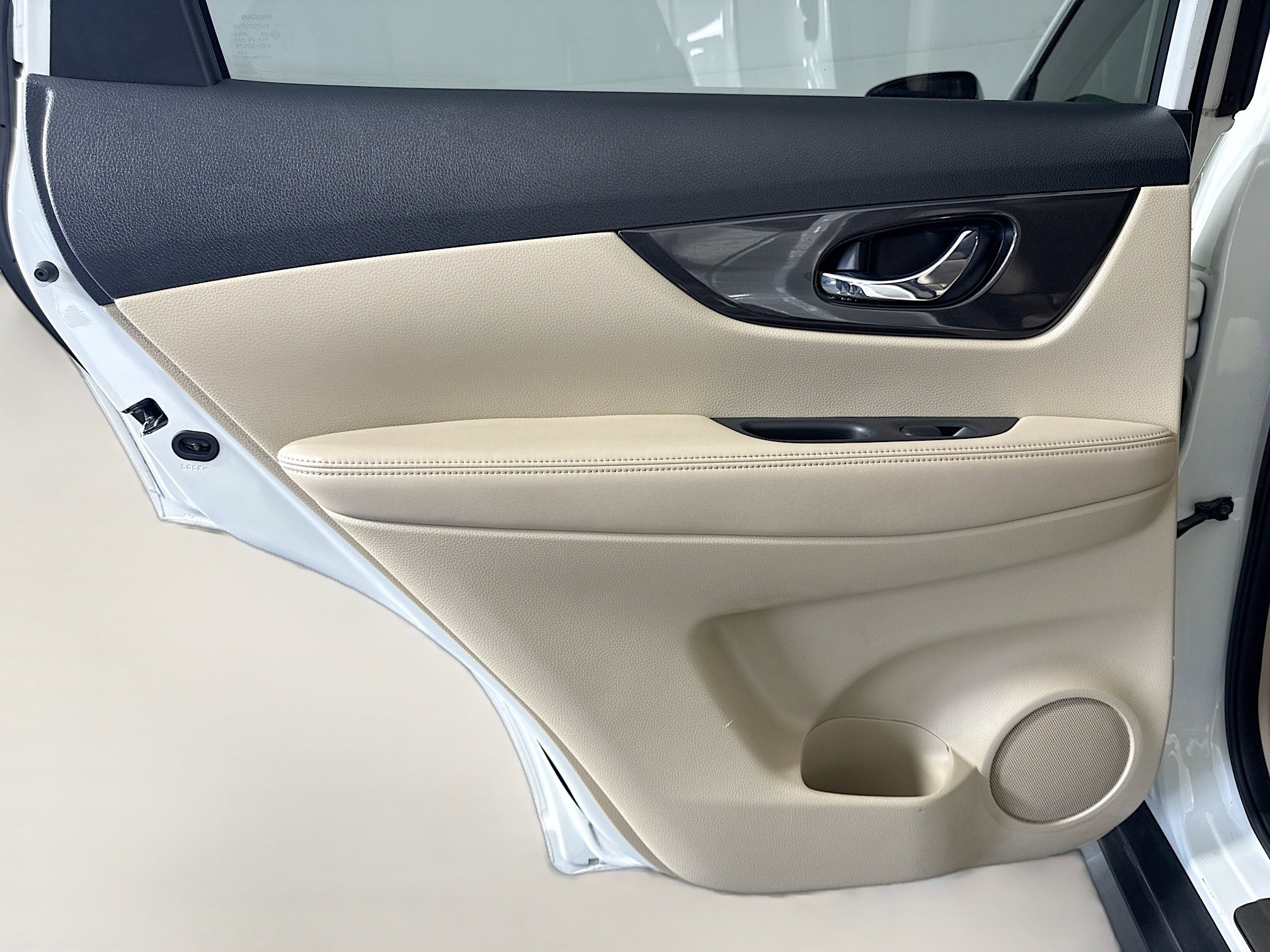 Used 2019 Nissan Rogue SV w/ Premium Package image 26