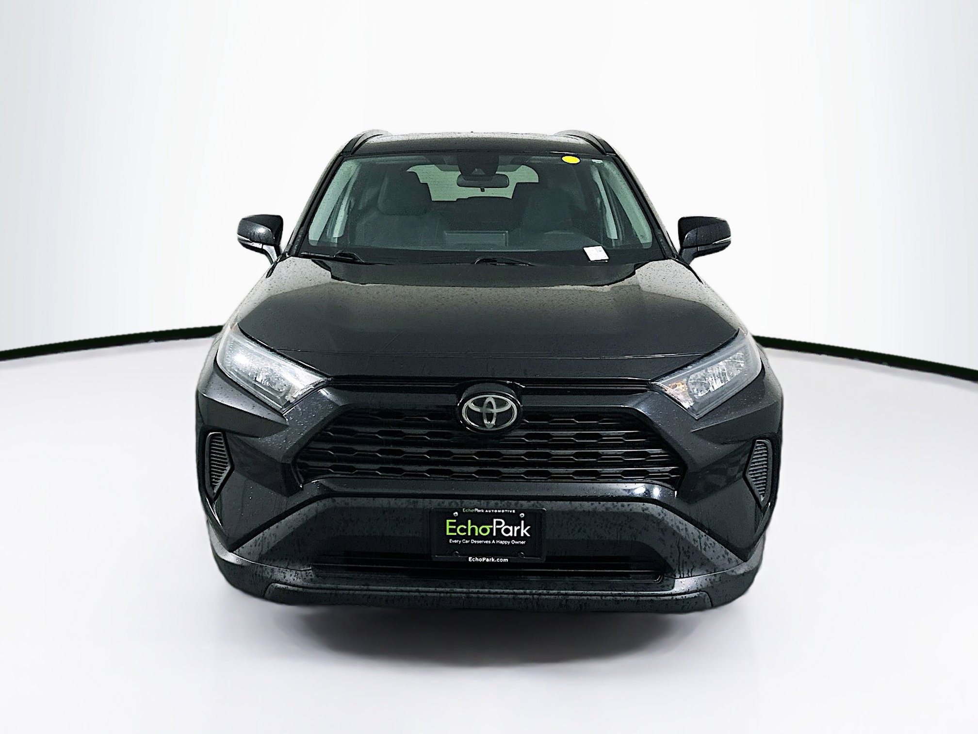 Used 2020 Toyota RAV4 LE FWD image 2