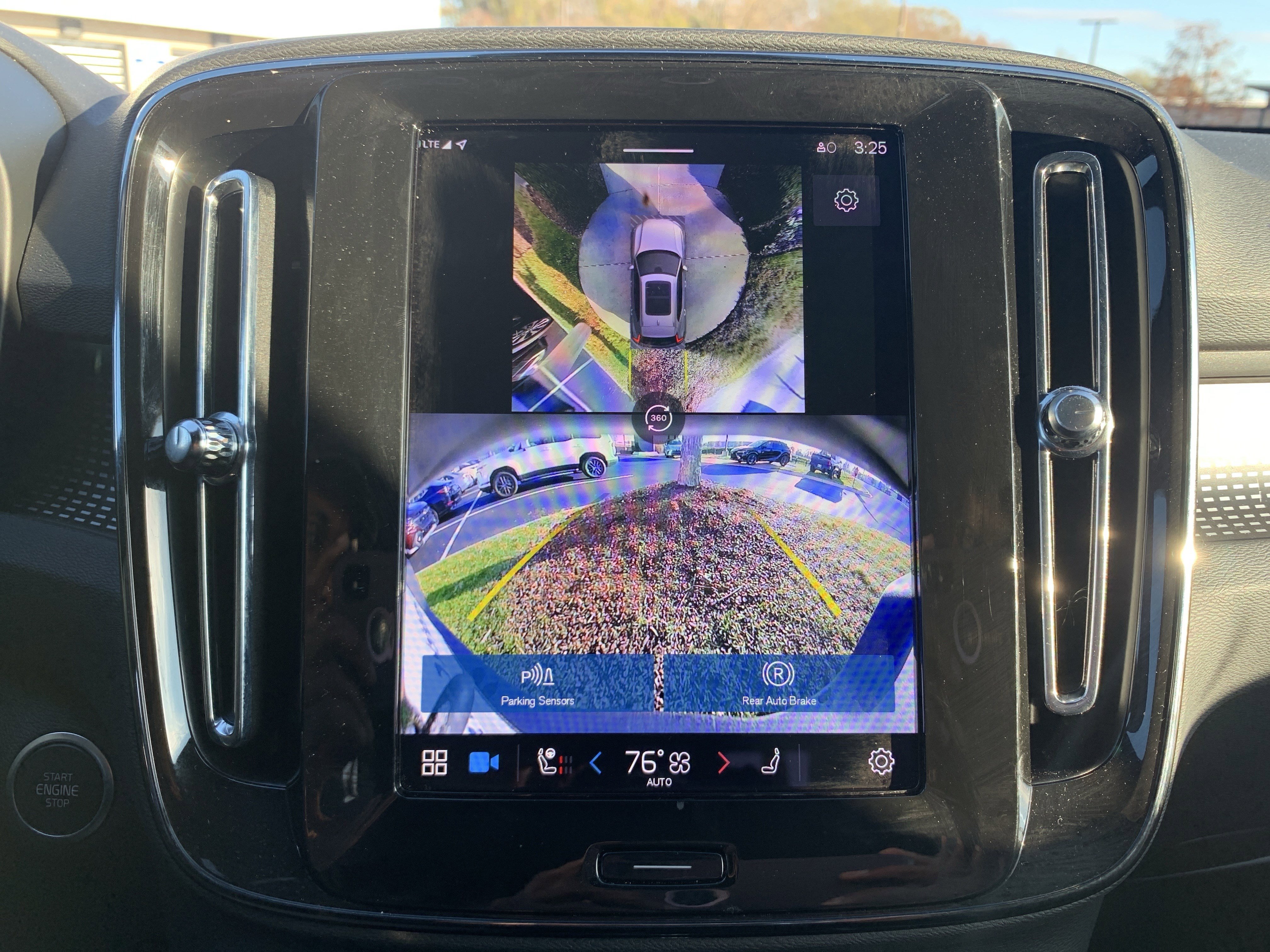 Used 2025 Volvo XC40 B5 Plus image 25