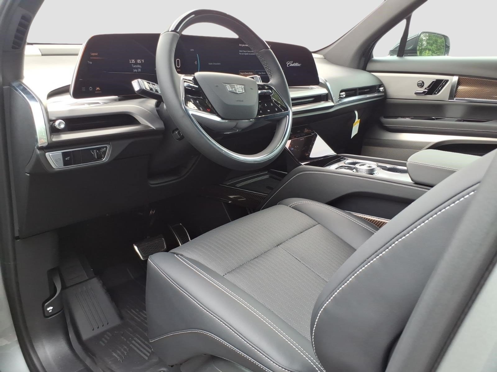 New 2027 Cadillac Vistiq Luxury w/ LPO, Floor Liner Package AWD/4WD image 12