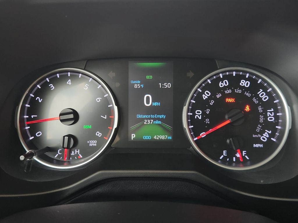 Used 2021 Toyota RAV4 XLE w/ Convenience Package FWD image 14
