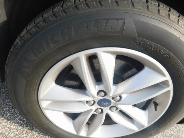 Used 2015 Ford Edge SEL image 18