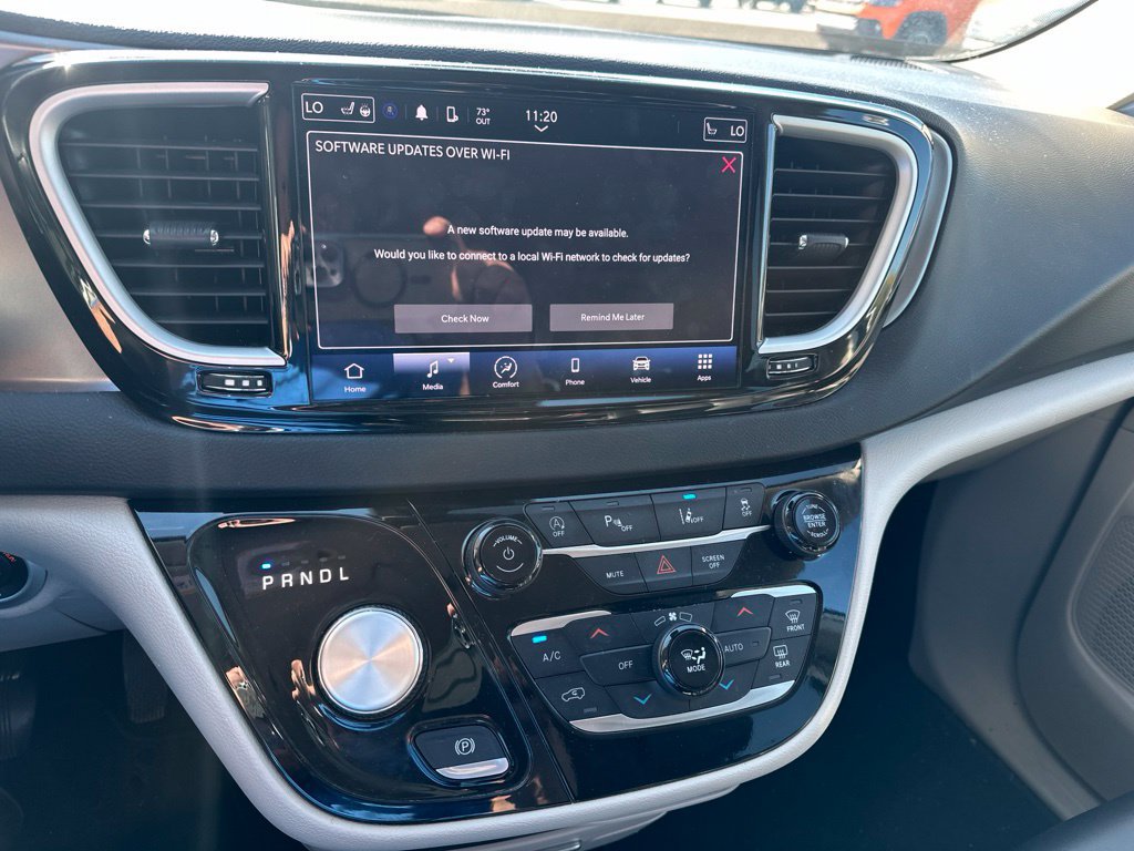 Used 2024 Chrysler Pacifica Touring-L FWD image 15