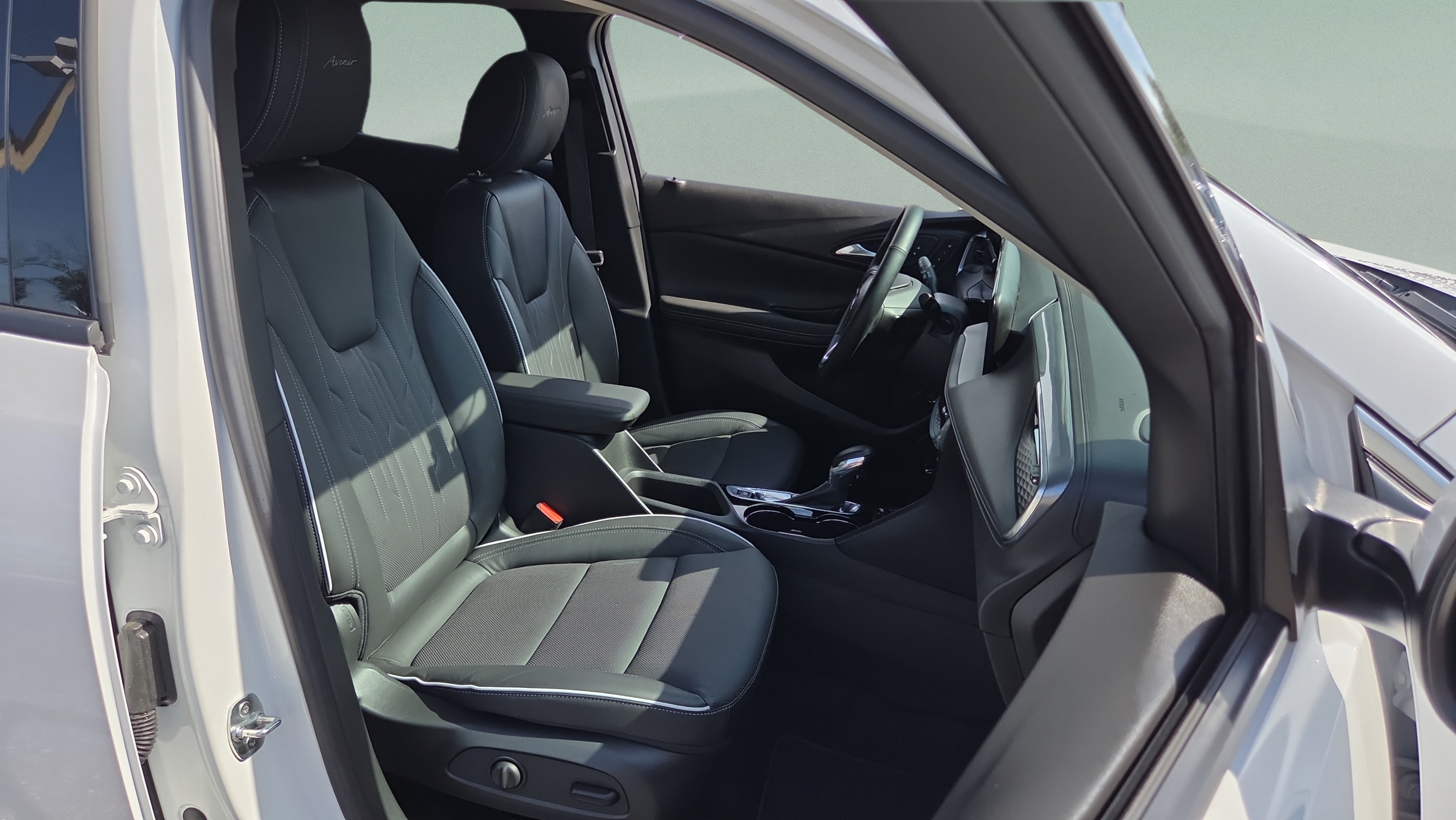 Certified 2024 Buick Encore GX Avenir w/ Avenir Convenience Package FWD image 19