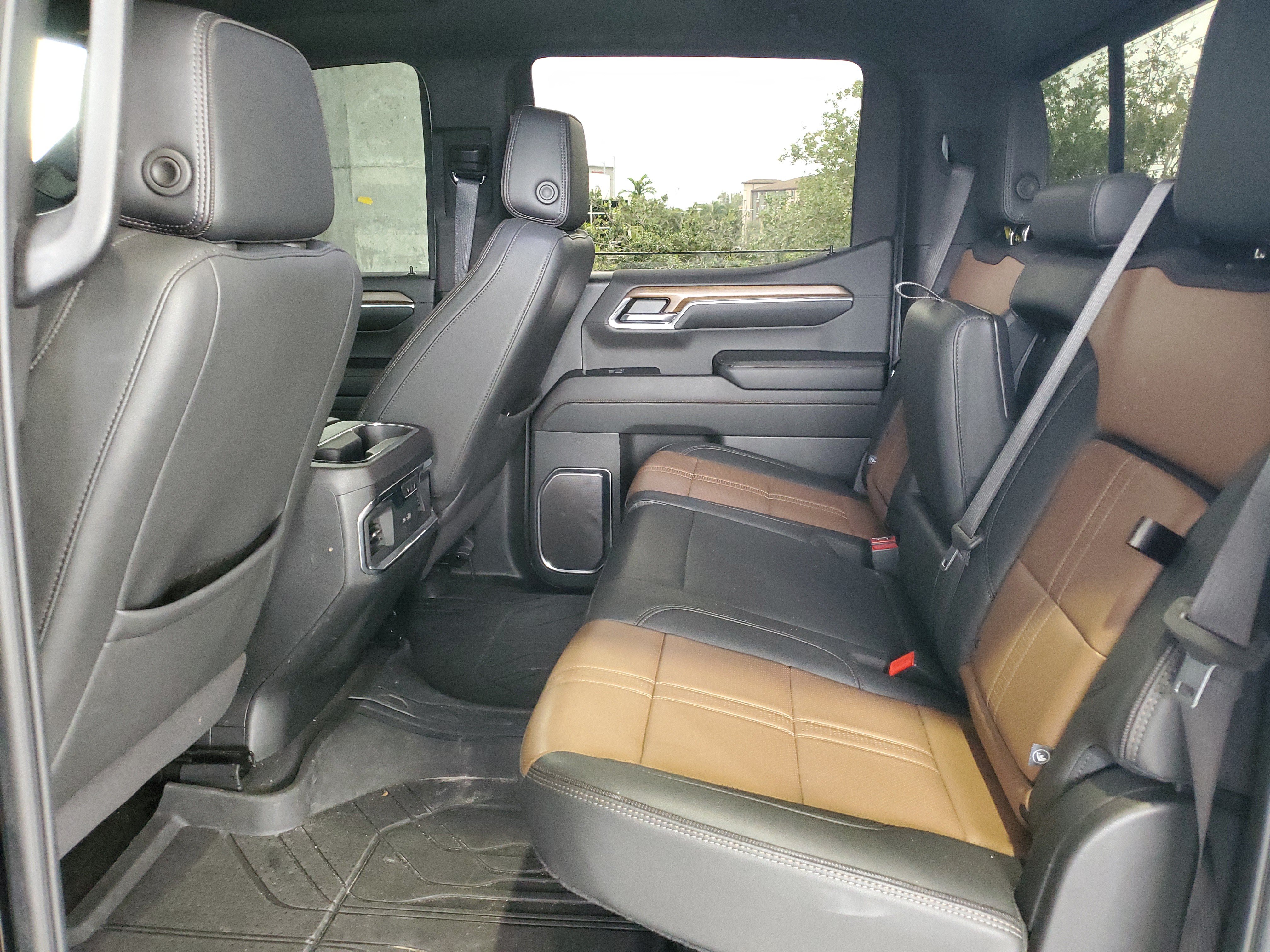 Used 2024 Chevrolet Silverado 1500 High Country AWD/4WD image 9