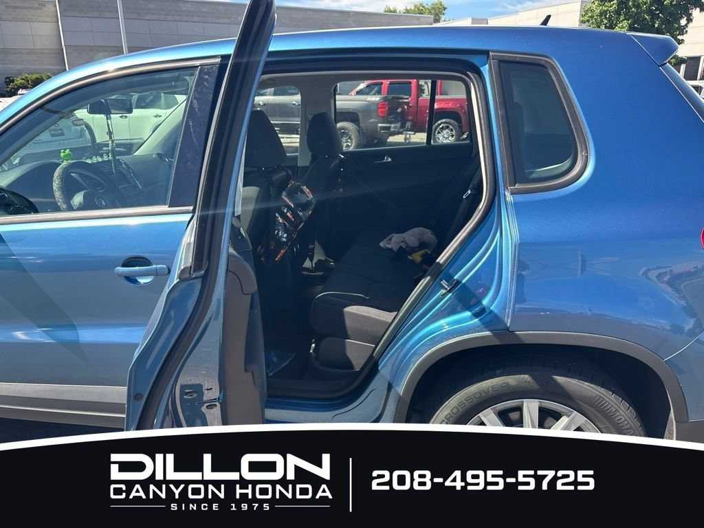 Used 2018 Volkswagen Tiguan Limited w/ Alloy Wheels Package AWD/4WD image 12