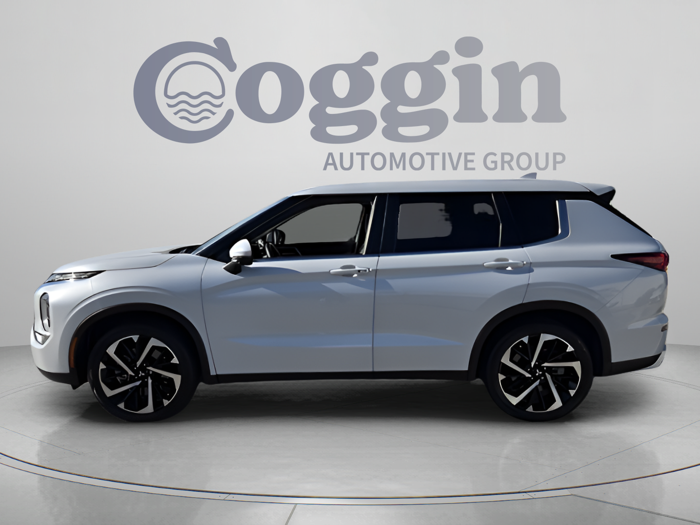 Used 2024 Mitsubishi Outlander SE FWD image 2