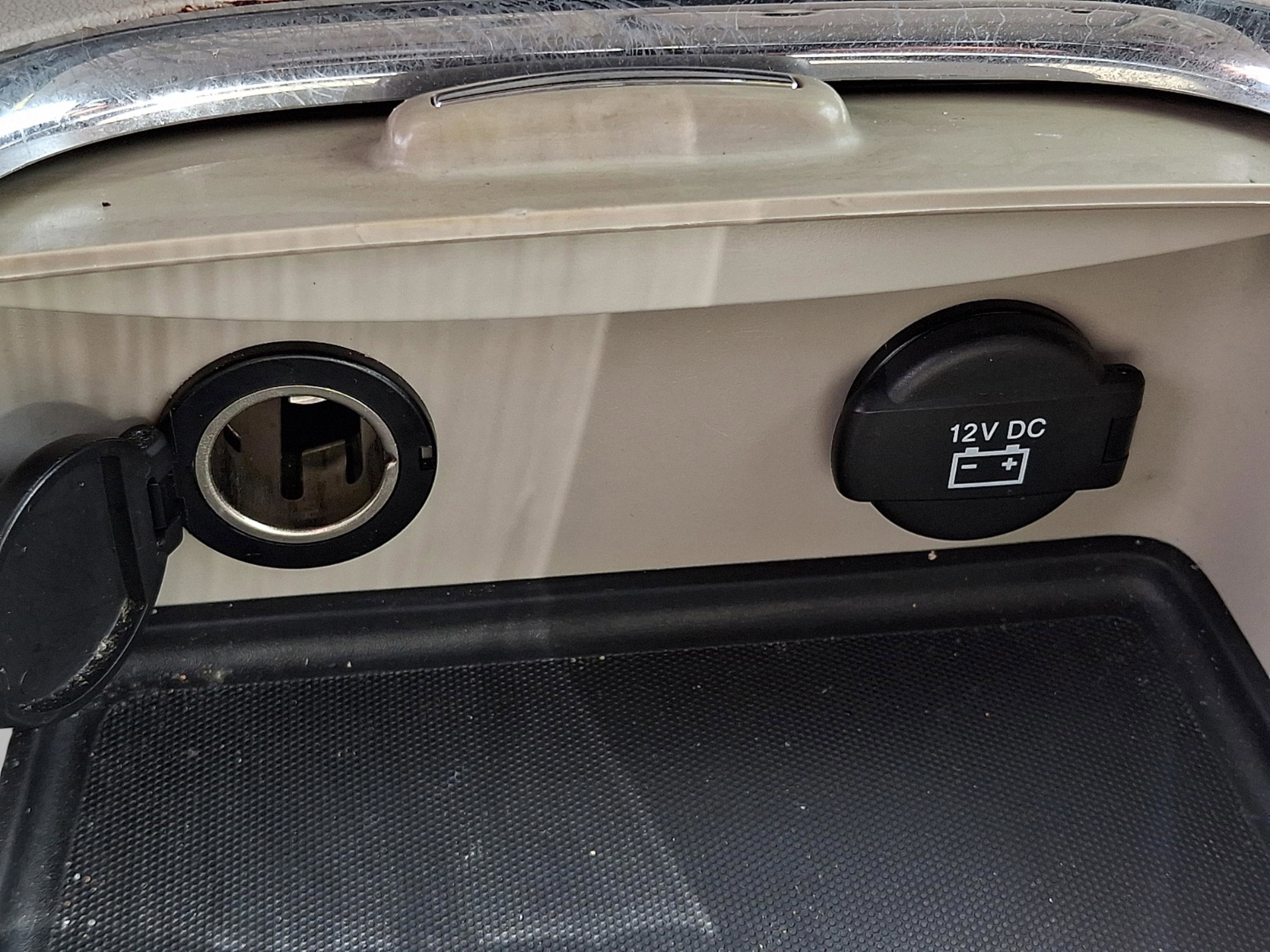 Used 2015 Dodge Grand Caravan SXT w/ UConnect Hands-Free Group image 23