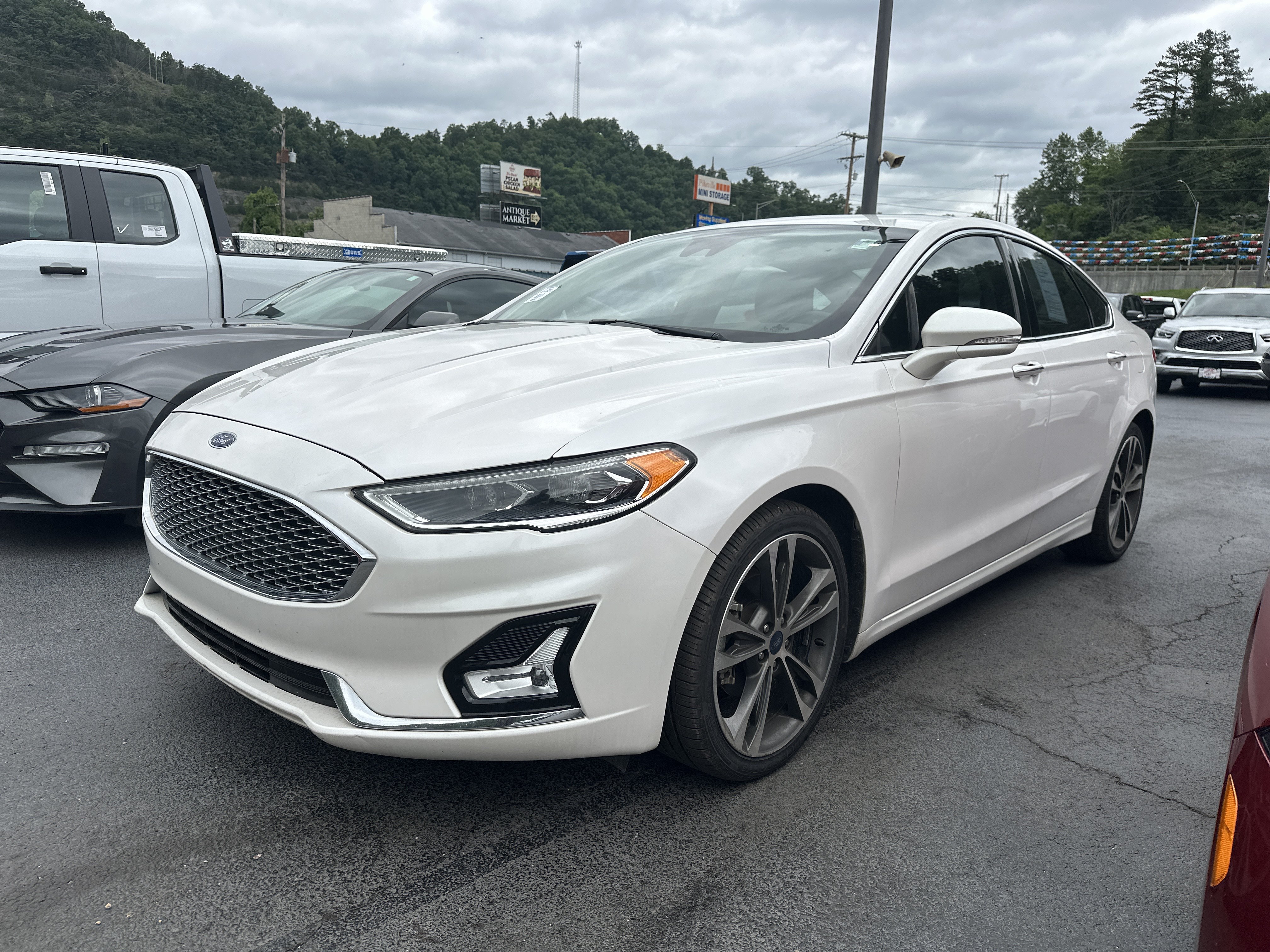 Used 2019 Ford Fusion Titanium FWD image 3
