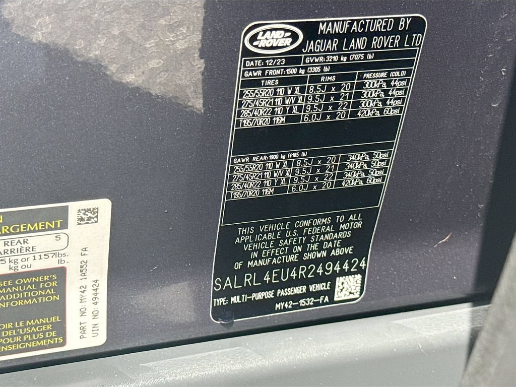 Used 2024 Land Rover Discovery Dynamic SE AWD/4WD image 36