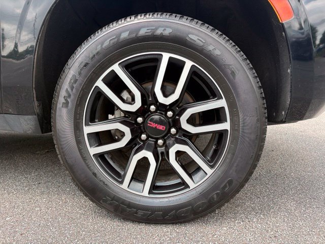 Used 2021 GMC Yukon AT4 w/ Rear Media and Nav Package AWD/4WD image 18