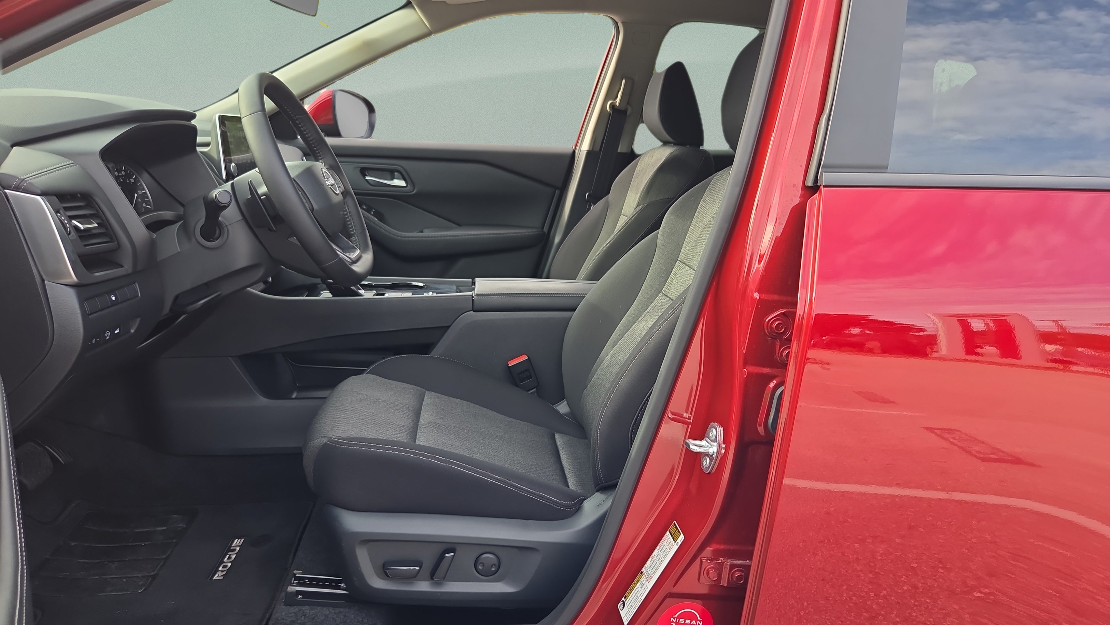 Certified 2026 Nissan Rogue SV FWD image 10