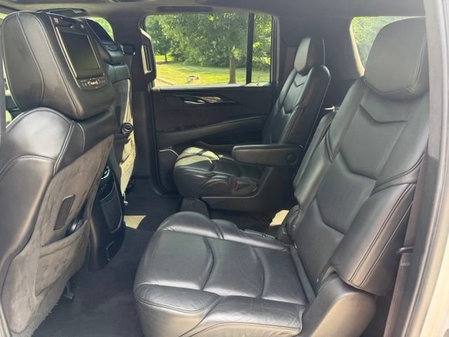 Used 2017 Cadillac Escalade ESV Platinum AWD/4WD image 26
