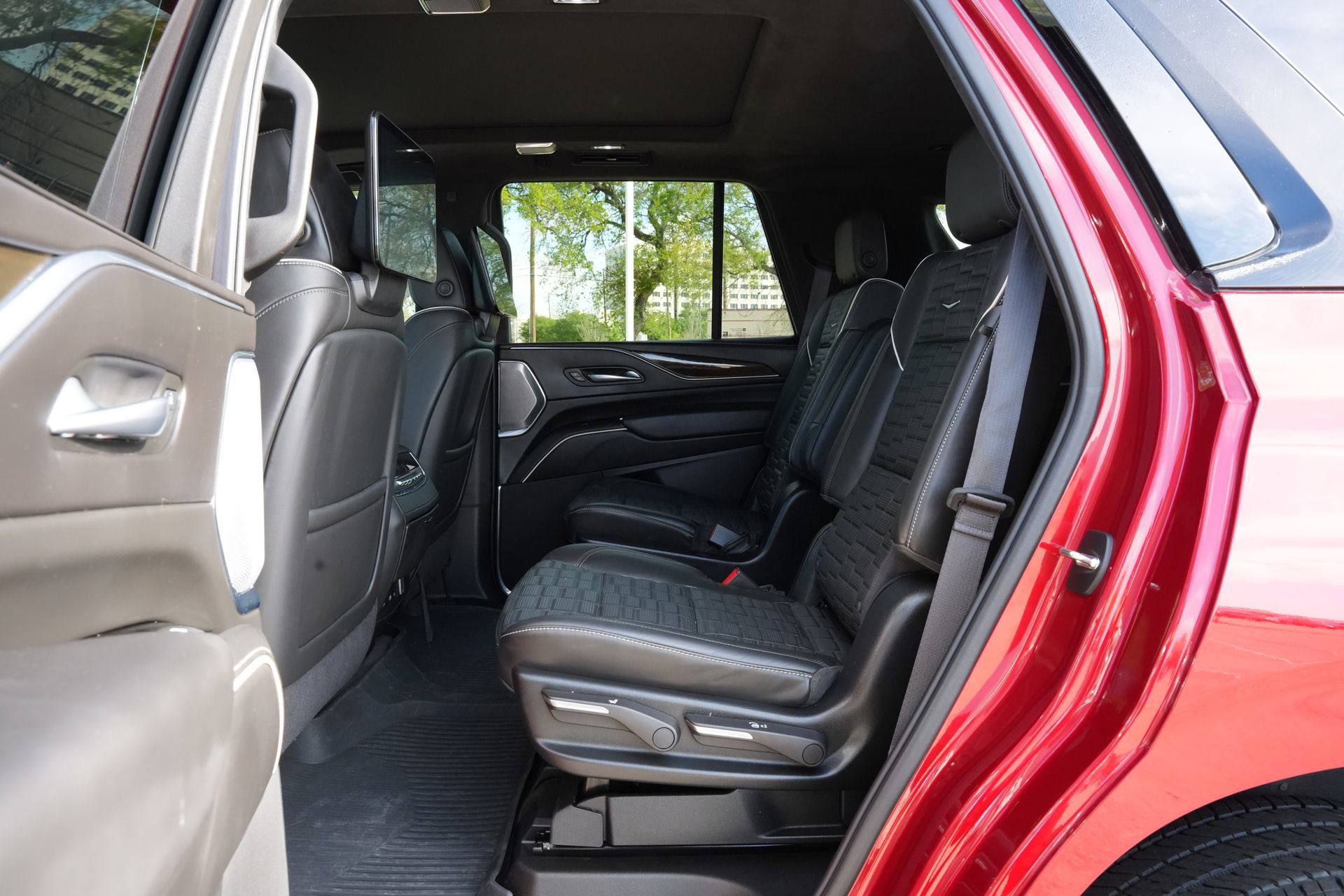 Certified 2024 Cadillac Escalade Sport Platinum w/ LPO, ONYX Package image 20