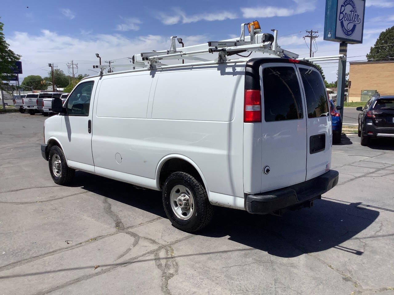 Used 2016 Chevrolet Express 2500 w/ Cold Climate Package RWD image 9