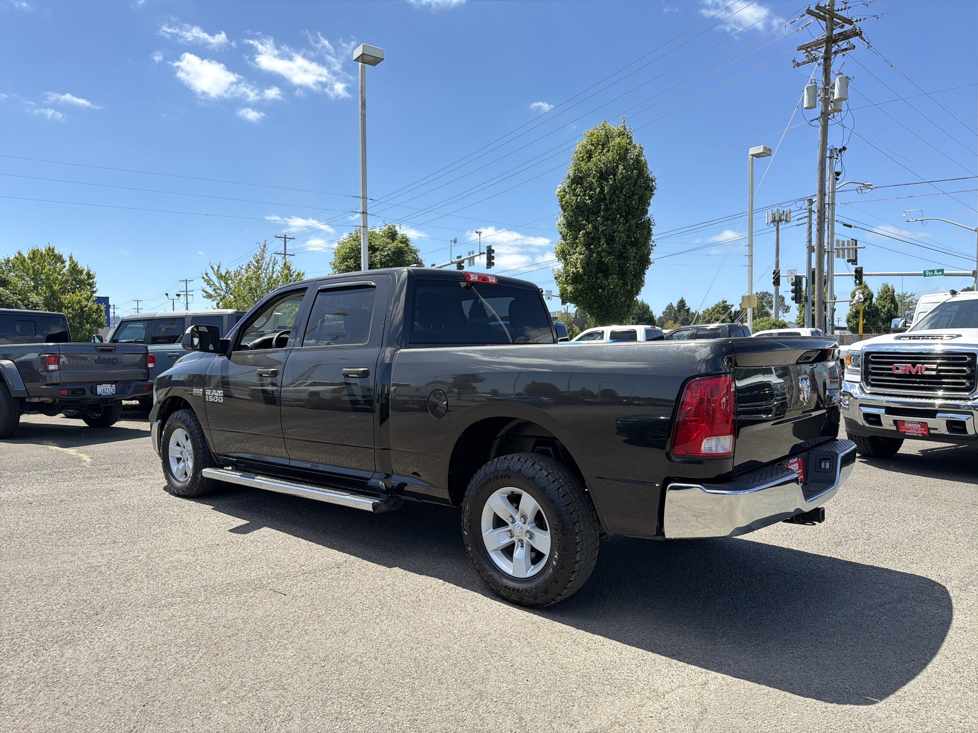 Used 2018 RAM 1500 ST w/ SXT Appearance Group AWD/4WD image 3